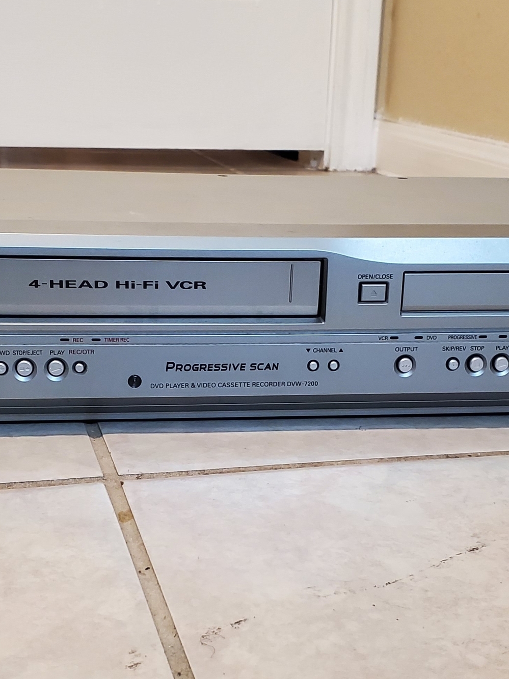 Silver Progressive Scan DVD Player & VCR Combo - Unbranded